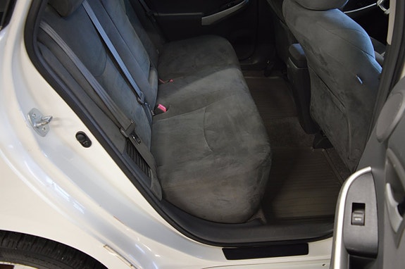 Toyota Prius 16 of 18