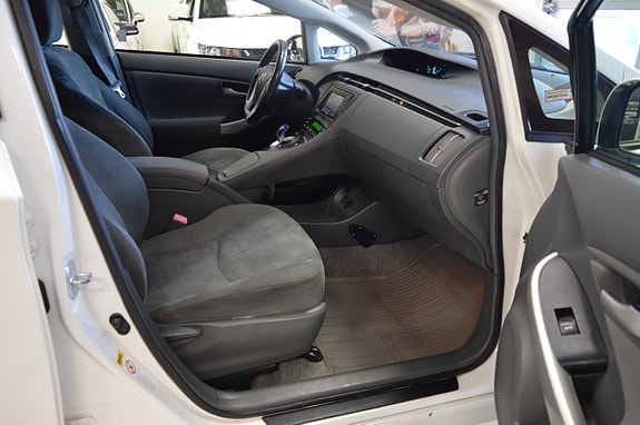 Toyota Prius 15 of 18