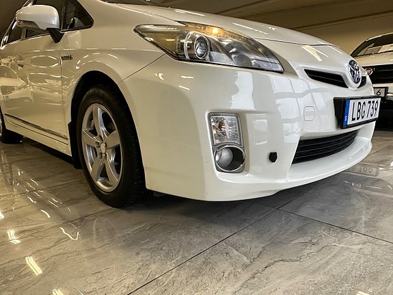 Toyota Prius 5 of 5