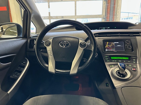 Toyota Prius 9 of 18