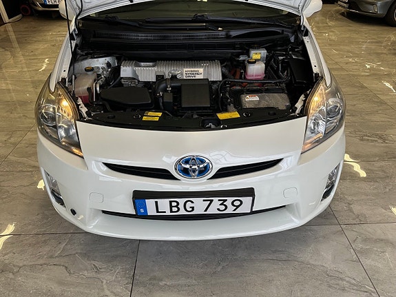 Toyota Prius 11 of 18