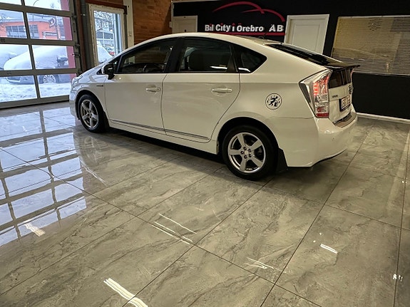 Toyota Prius 3 of 5