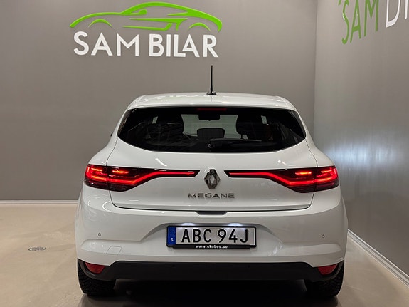 Renault Megane 12 of 16