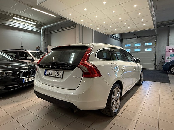 Volvo V60 5 of 15