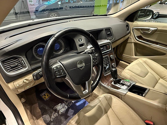 Volvo V60 9 of 15