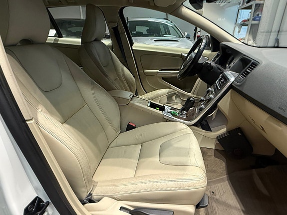 Volvo V60 10 of 15
