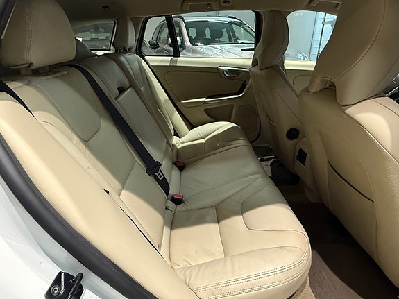 Volvo V60 13 of 15