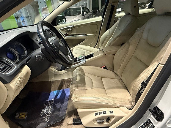 Volvo V60 8 of 15