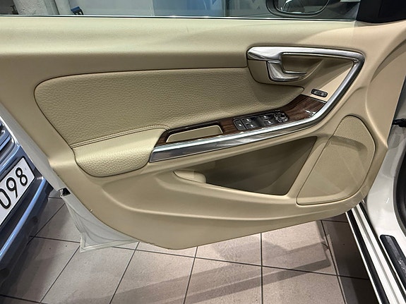 Volvo V60 7 of 15