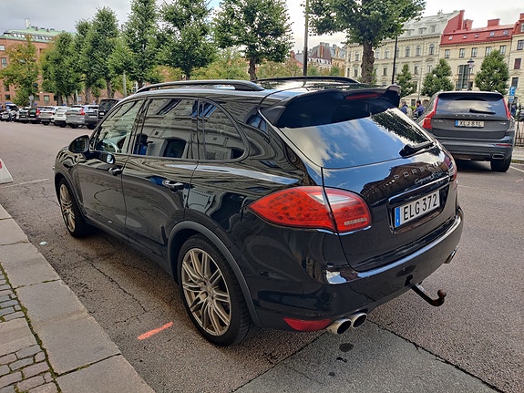 Porsche Cayenne S 7 of 12