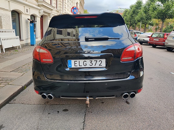 Porsche Cayenne S 9 of 12