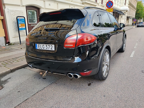 Porsche Cayenne S 10 of 12