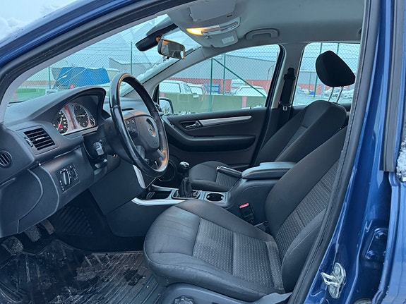 Mercedes-Benz B200 10 of 14