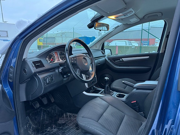 Mercedes-Benz B200 9 of 14