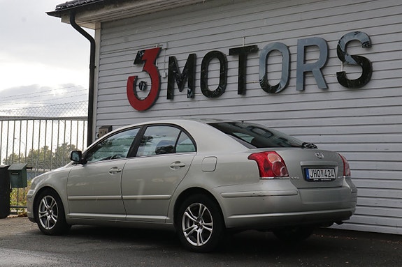 Toyota Avensis 12 of 19