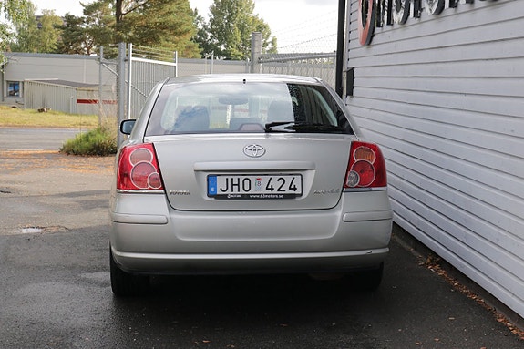 Toyota Avensis 13 of 19
