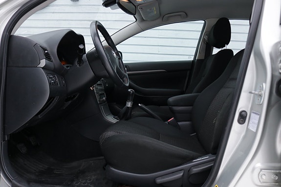 Toyota Avensis 6 of 19