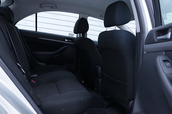 Toyota Avensis 16 of 19