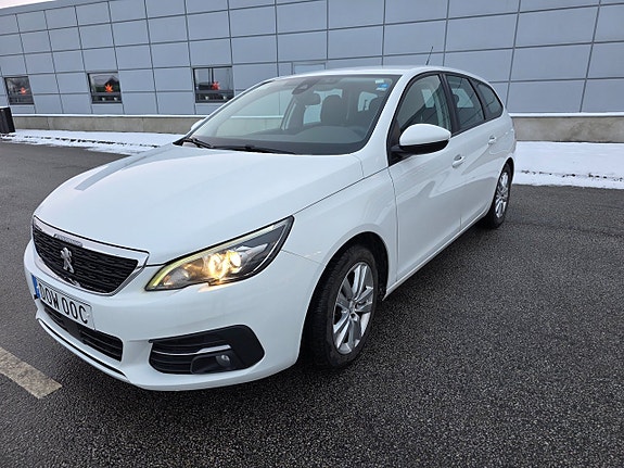 Peugeot 308 SW 3 of 5
