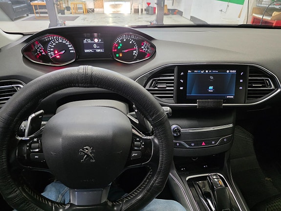 Peugeot 308 SW 9 of 14