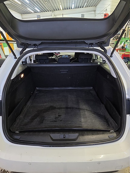 Peugeot 308 SW 7 of 14