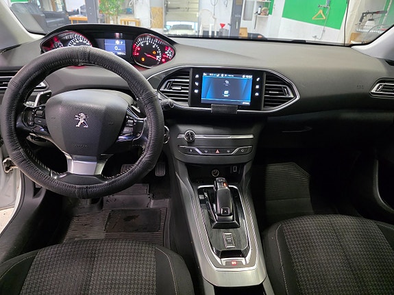Peugeot 308 SW 4 of 5