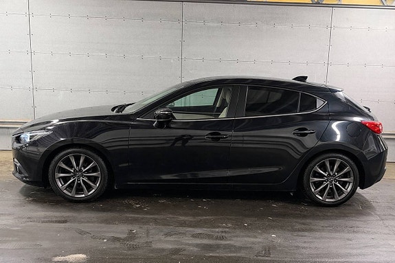 Mazda 3 4 of 5