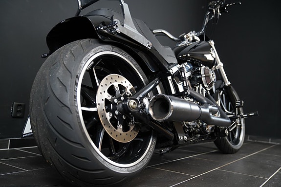 Harley-Davidson FXSB Breakout Stage 4 Vance & Hines 5 of 12