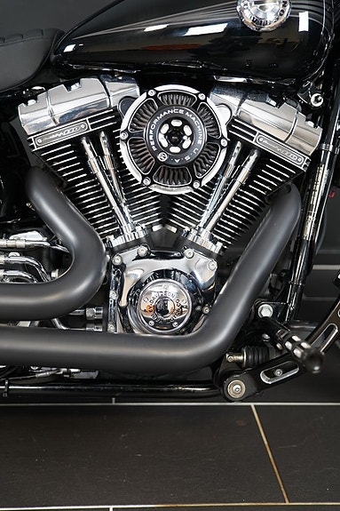 Harley-Davidson FXSB Breakout Stage 4 Vance & Hines 7 of 12