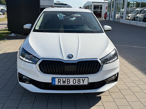 Skoda Fabia 2 of 5