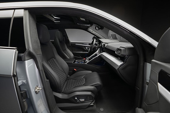 Lamborghini Urus 18 of 21