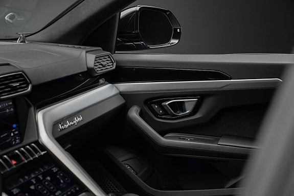 Lamborghini Urus 17 of 21