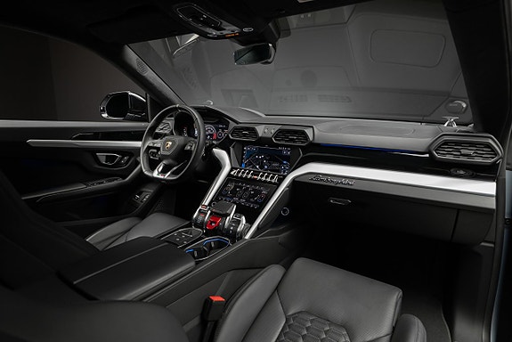 Lamborghini Urus 16 of 21
