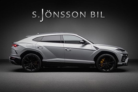 Lamborghini Urus 4 of 5