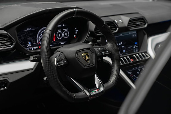 Lamborghini Urus 11 of 21