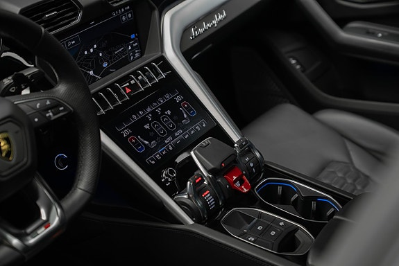 Lamborghini Urus 13 of 21