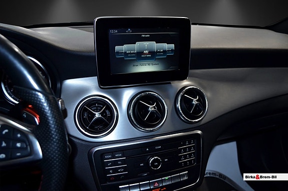 Mercedes-Benz CLA200 14 of 16