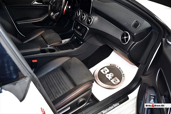 Mercedes-Benz CLA200 12 of 16