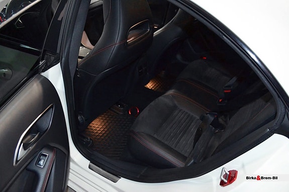 Mercedes-Benz CLA200 11 of 16