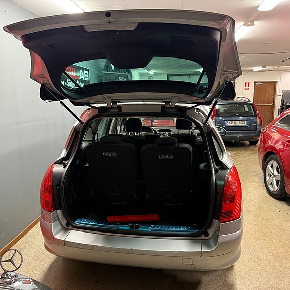 Peugeot 308 SW 7 of 16