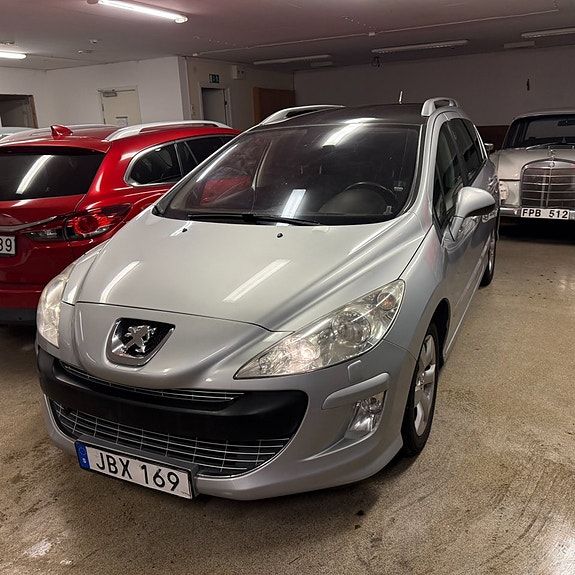 Peugeot 308 SW 4 of 16