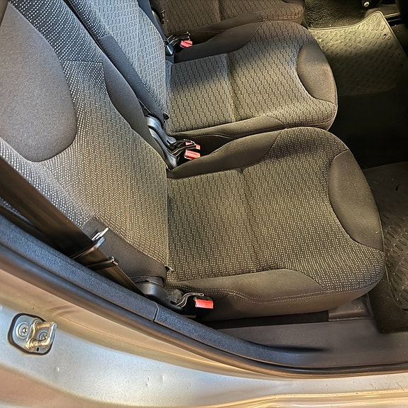 Peugeot 308 SW 9 of 16