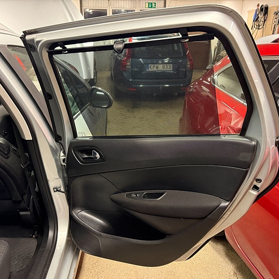 Peugeot 308 SW 8 of 16