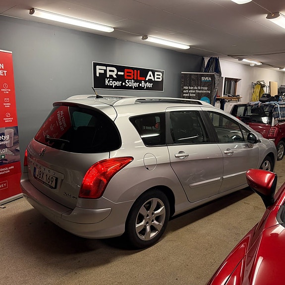 Peugeot 308 SW 2 of 16