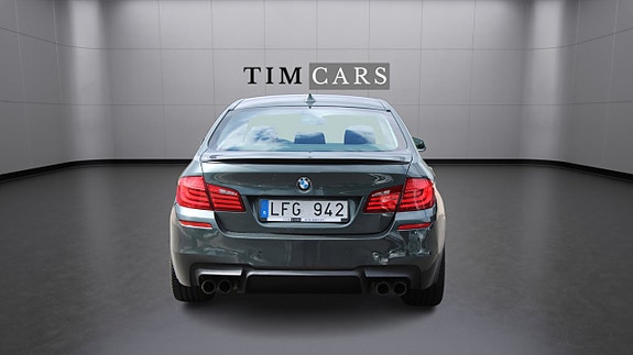 BMW 550i 3 of 5