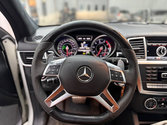Mercedes-Benz GL63 11 of 27