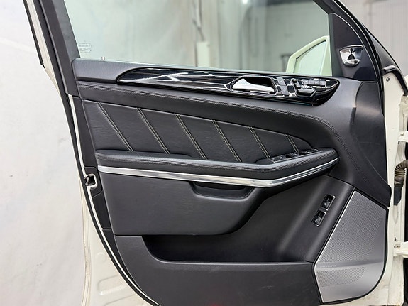 Mercedes-Benz GL63 17 of 27