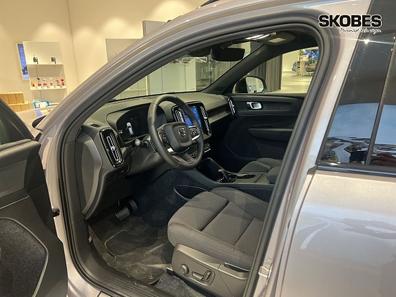 Volvo EX40 7 of 20
