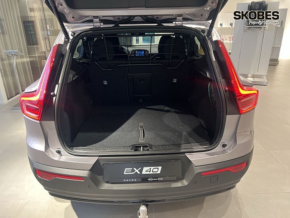 Volvo EX40 15 of 20