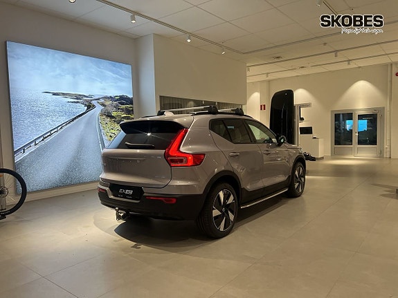 Volvo EX40 6 of 20